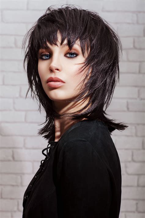 coupe rock femme mi long|25 coupes et coiffures pour cheveux mi